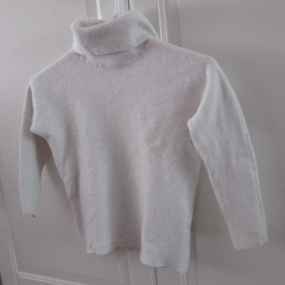 White turtleneck - Picture 1 of 1